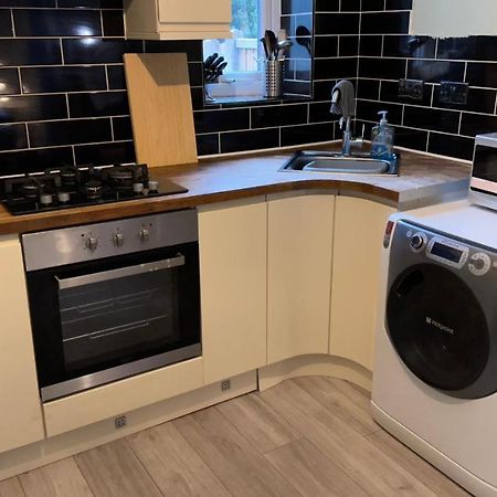 One Bedroom Apartment In Walsall Sleeps 4 Free Wifi By Villazu Bloxwich Esterno foto