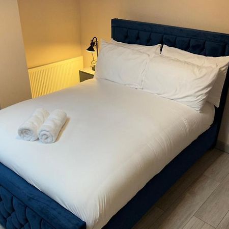 One Bedroom Apartment In Walsall Sleeps 4 Free Wifi By Villazu Bloxwich Esterno foto