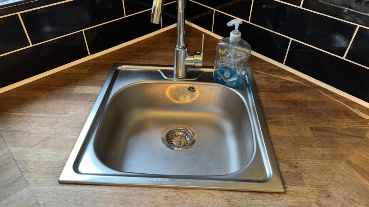 One Bedroom Apartment In Walsall Sleeps 4 Free Wifi By Villazu Bloxwich Esterno foto