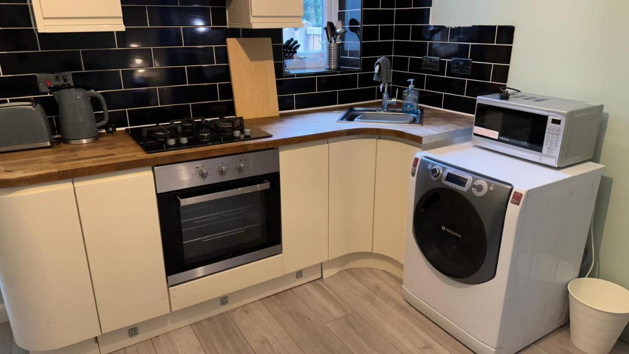 One Bedroom Apartment In Walsall Sleeps 4 Free Wifi By Villazu Bloxwich Esterno foto