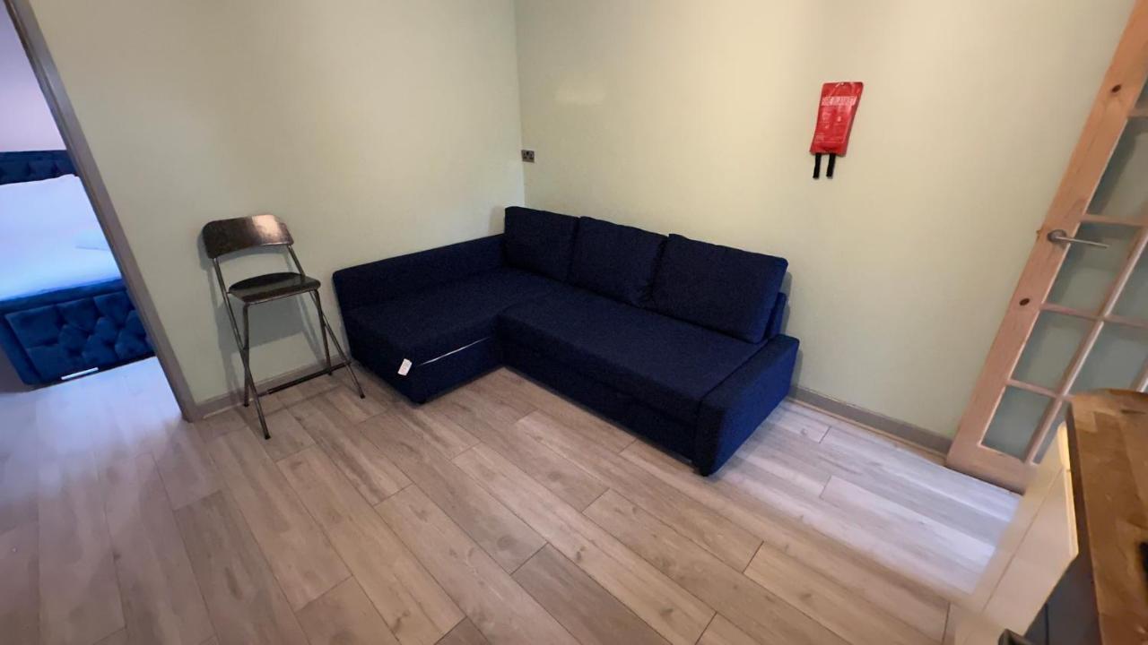 One Bedroom Apartment In Walsall Sleeps 4 Free Wifi By Villazu Bloxwich Esterno foto