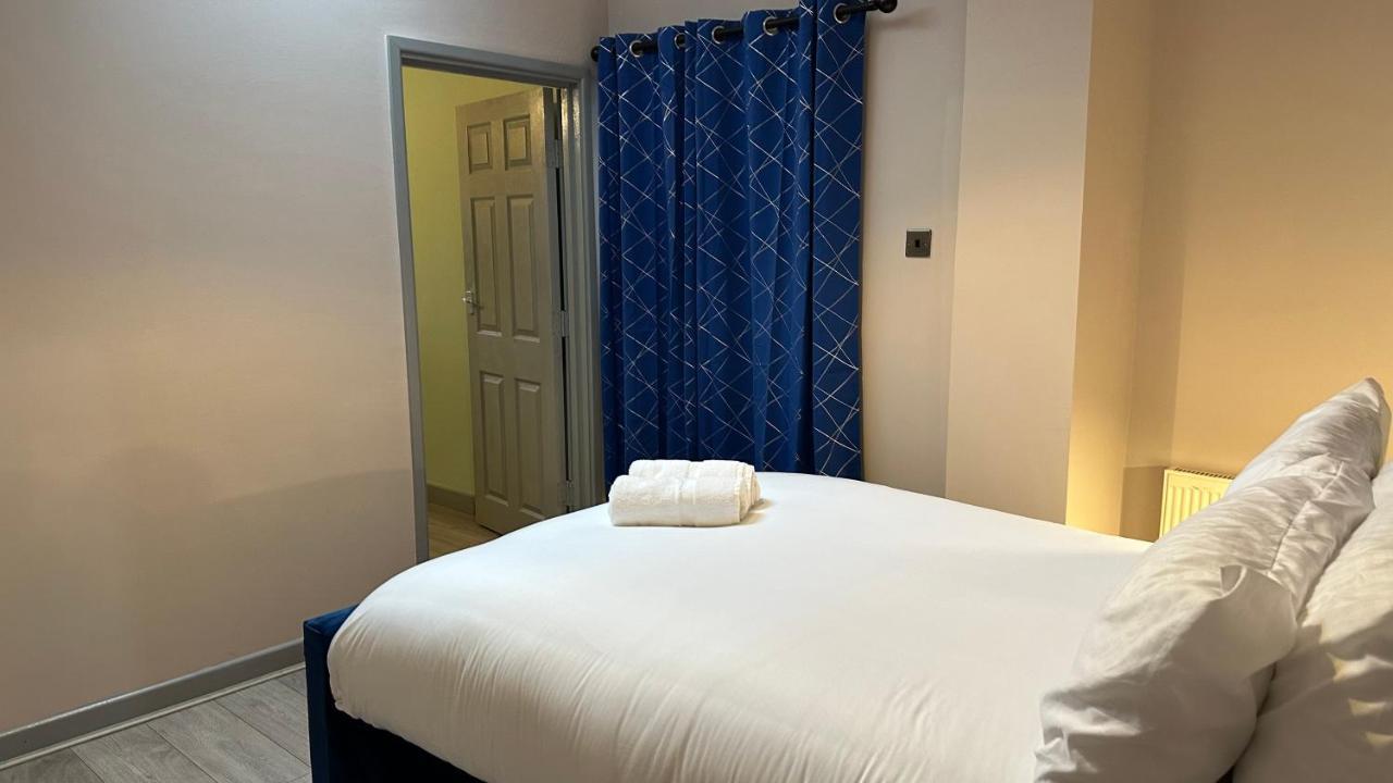 One Bedroom Apartment In Walsall Sleeps 4 Free Wifi By Villazu Bloxwich Esterno foto